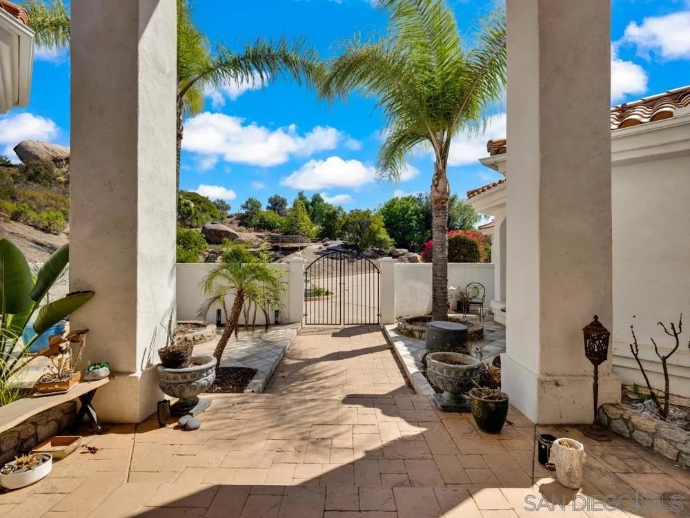 29269 Meadow Glen Way W