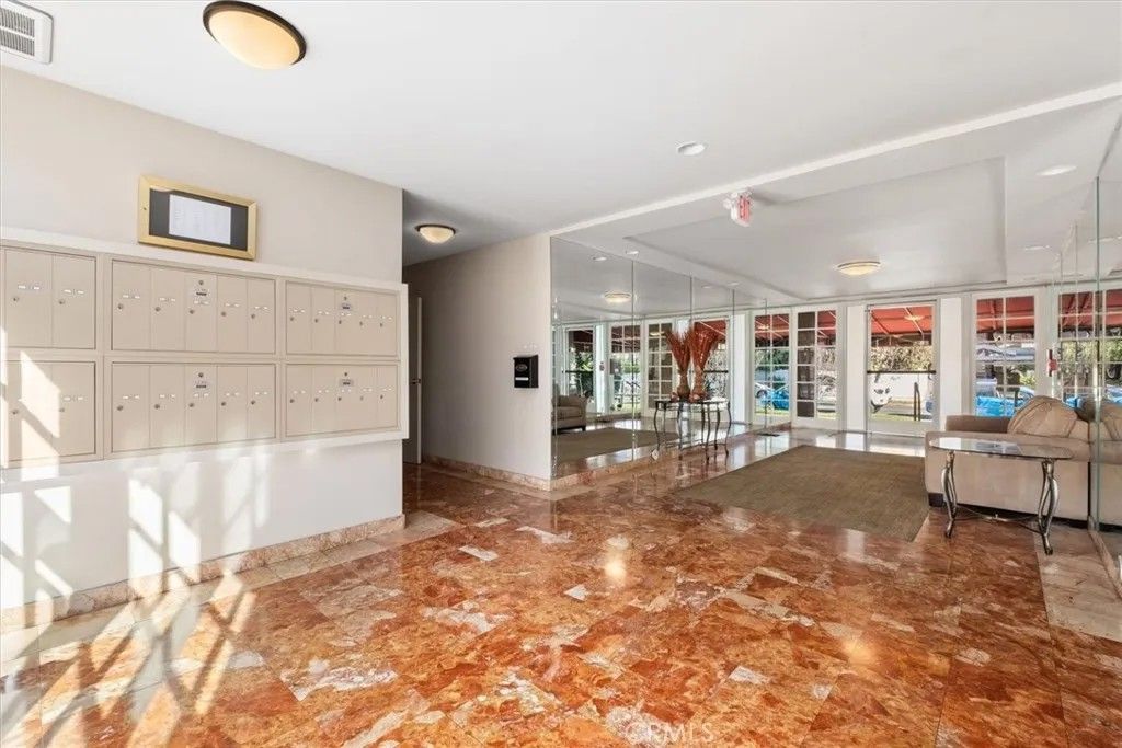 Photo of 4487 Colbath #101, Sherman Oaks, CA 91423 (MLS # SR26013232)