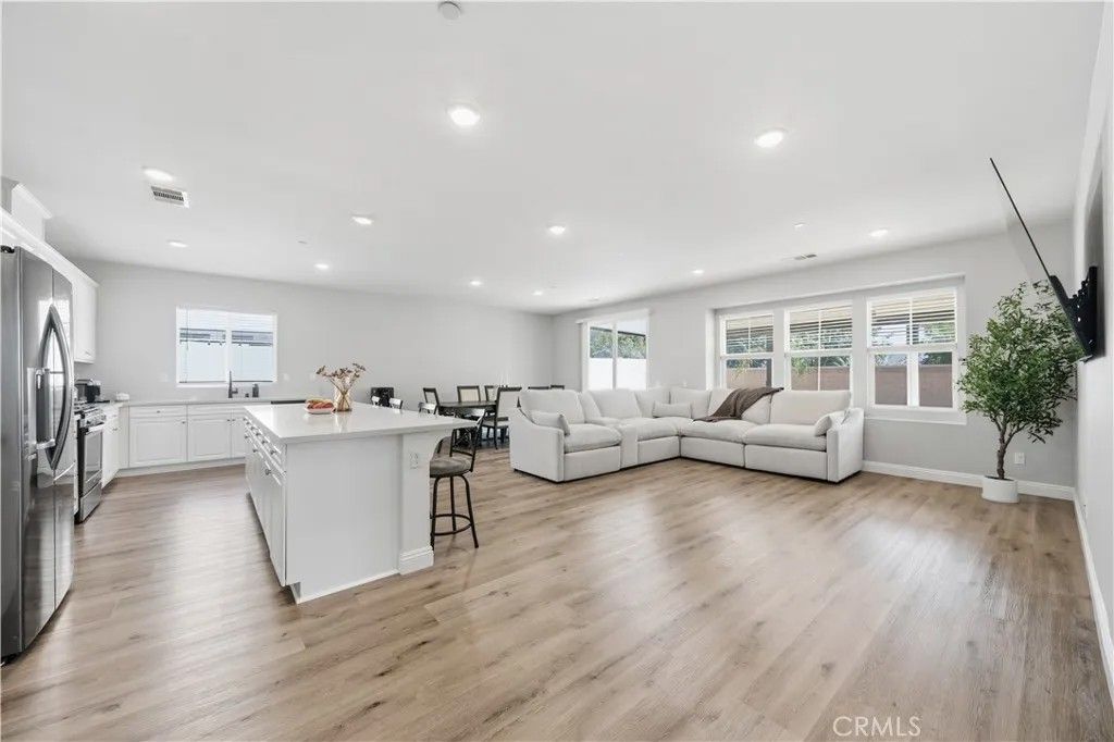 Photo of 569 Pooish Ave, San Jacinto, CA 92582 (MLS # SW25239012)