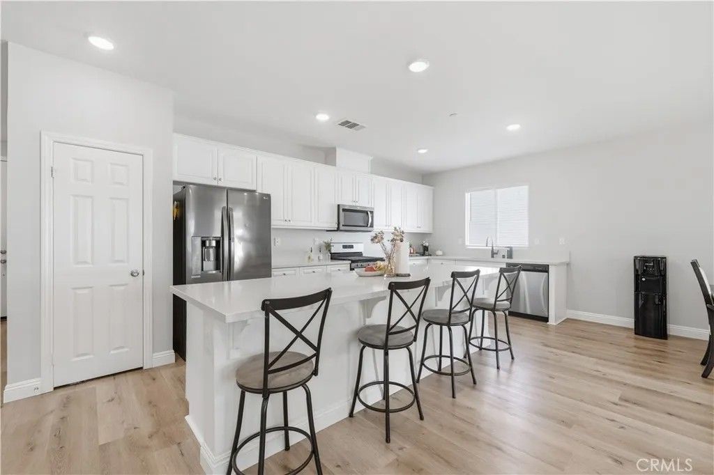 Photo of 569 Pooish Ave, San Jacinto, CA 92582 (MLS # SW25239012)