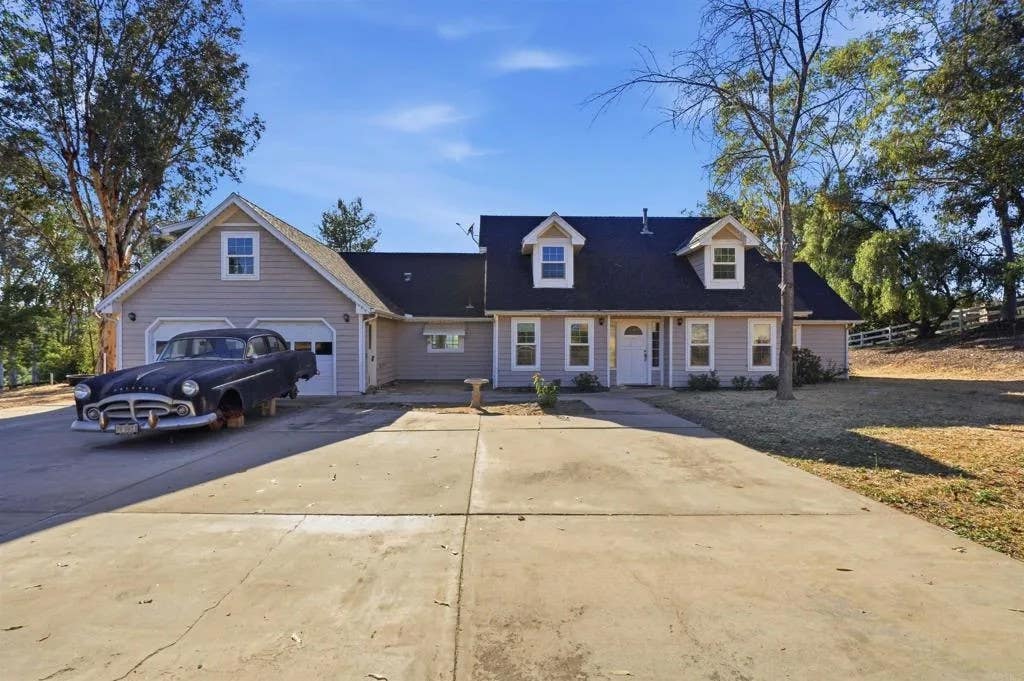 Photo of 11955 Sky View Drive, Valley Center, CA 92082 (MLS # NDP2606633)