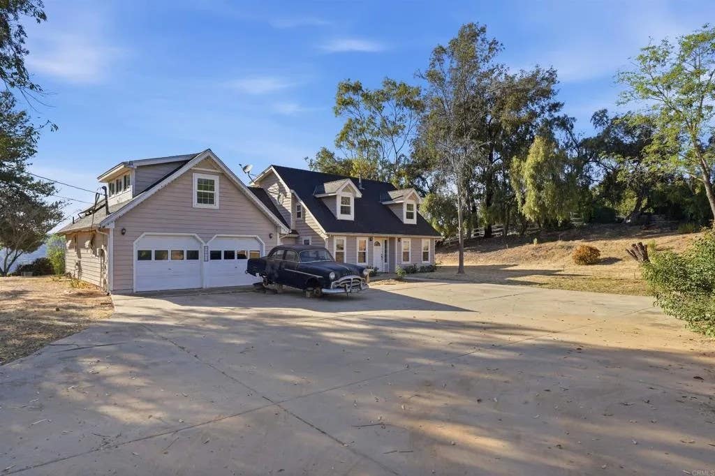 Photo of 11955 Sky View Drive, Valley Center, CA 92082 (MLS # NDP2606633)