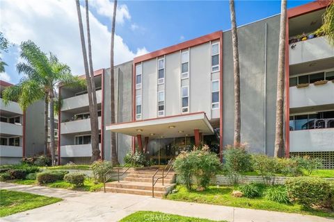 Photo of 4915 Tyrone Ave #115, Sherman Oaks, CA 91423 (MLS # CV26023563)