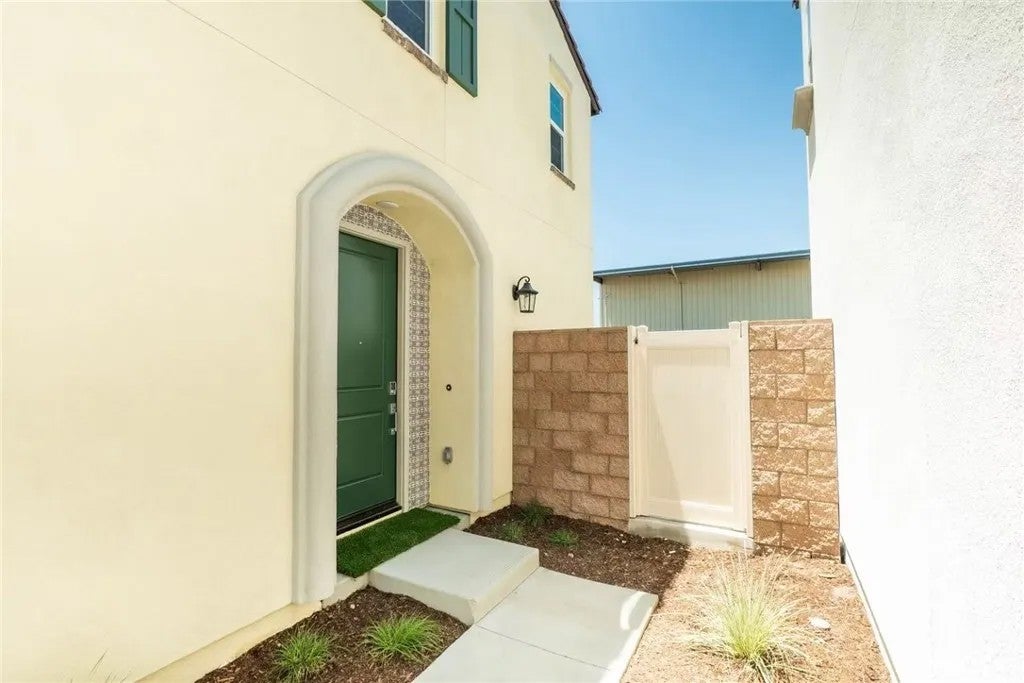 Photo of 401 Verna St, Upland, CA 91786 (MLS # TR26153271)