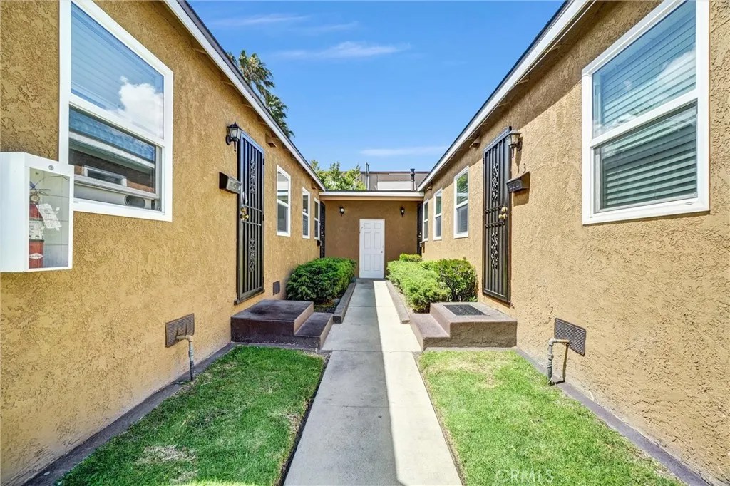 1065 E 19th