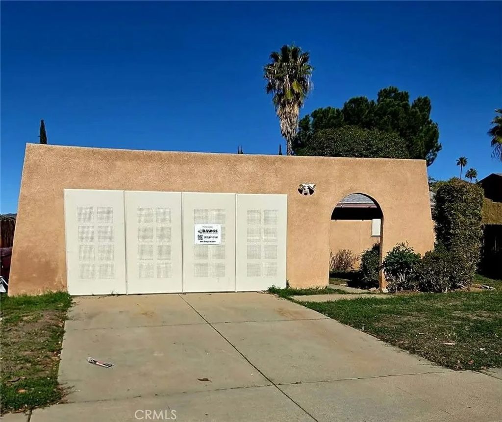 Photo of 24638 Hemlock Avenue, Moreno Valley, CA 92557 (MLS # DW26073392)