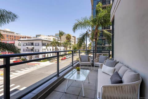 Tiny photo for 475 Redwood St #302, San Diego, CA 92103 (MLS # 260010669)