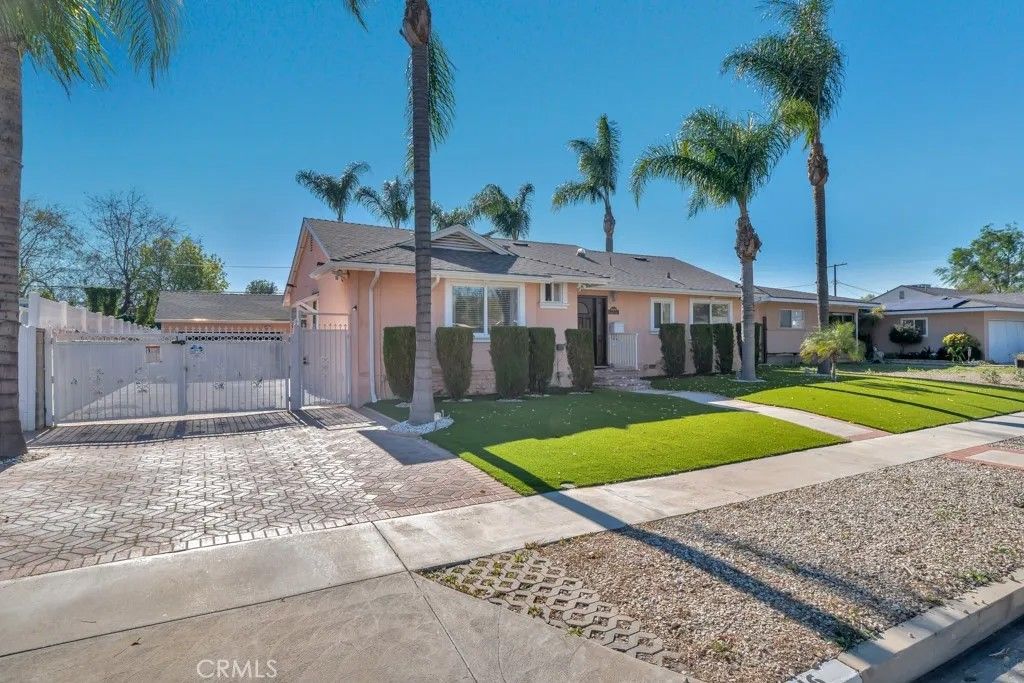 Photo of 16646 Tribune Street, Granada Hills, CA 91344 (MLS # SR26014903)