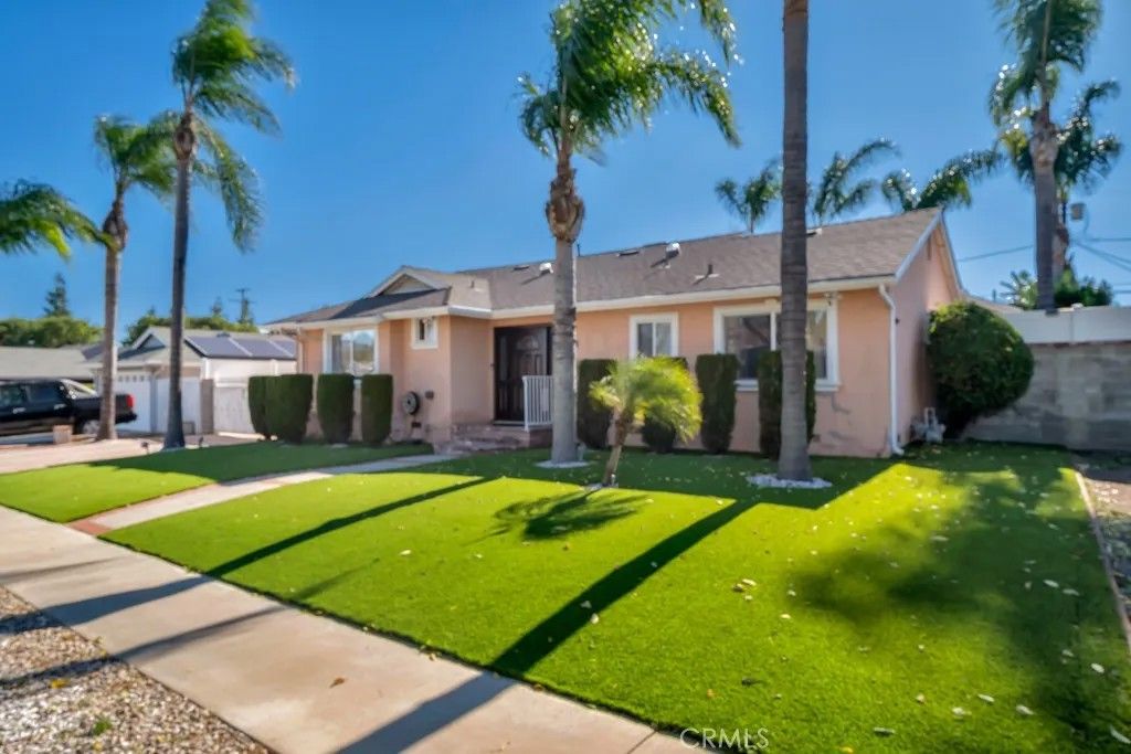 Photo of 16646 Tribune Street, Granada Hills, CA 91344 (MLS # SR26014903)