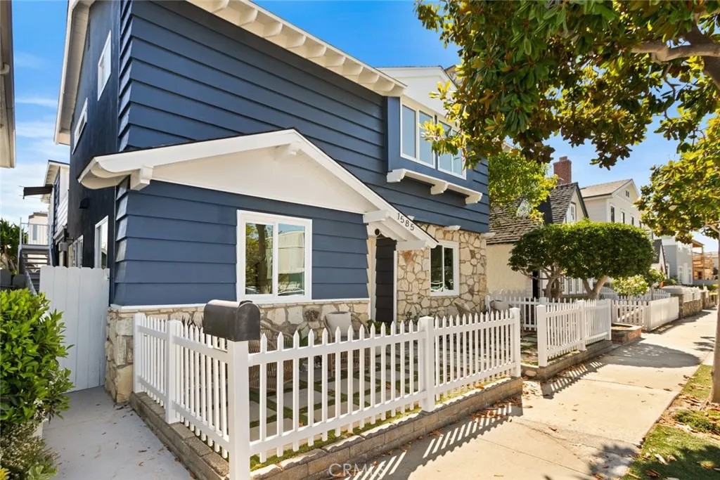 1585 Miramar Drive