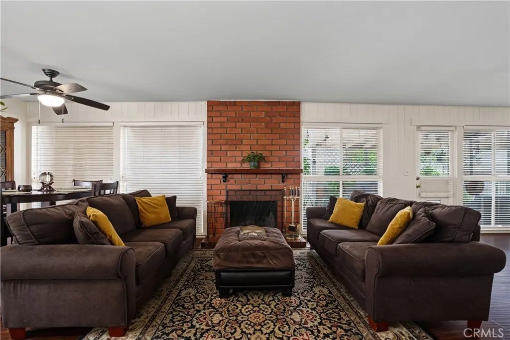 7921 Fallbrook