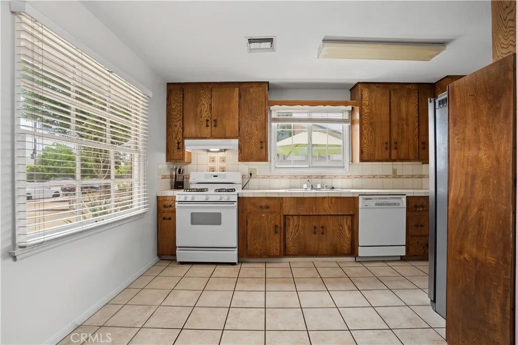 7921 Fallbrook