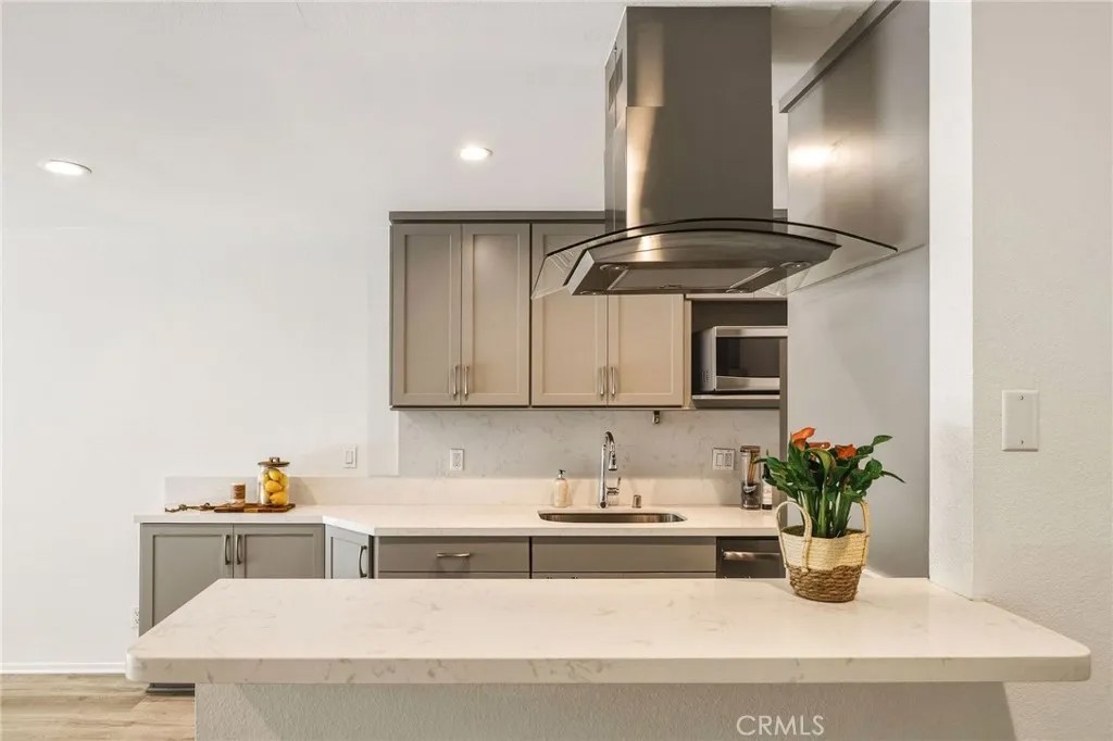 2411 Prospect Avenue 122