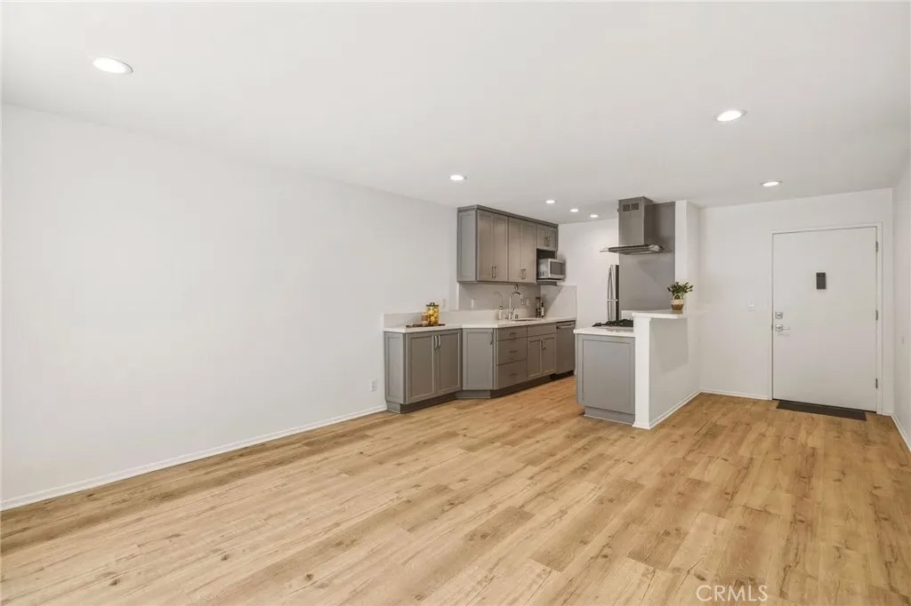 2411 Prospect Avenue 122