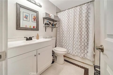 Tiny photo for 18601 Collins Street #D17, Tarzana, CA 91356 (MLS # SR25243162)