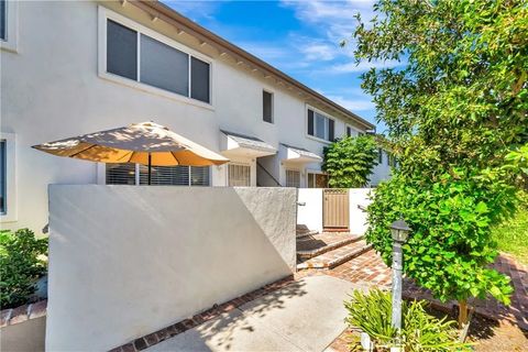 Tiny photo for 18601 Collins Street #D17, Tarzana, CA 91356 (MLS # SR25243162)