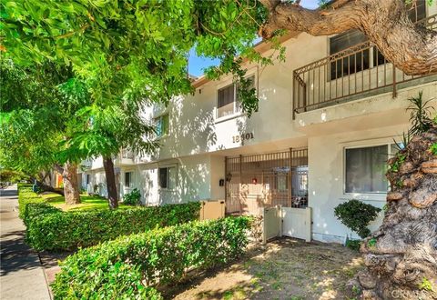 Tiny photo for 18601 Collins Street #D17, Tarzana, CA 91356 (MLS # SR25243162)