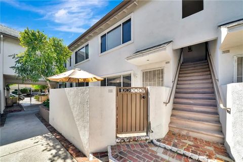 Tiny photo for 18601 Collins Street #D17, Tarzana, CA 91356 (MLS # SR25243162)
