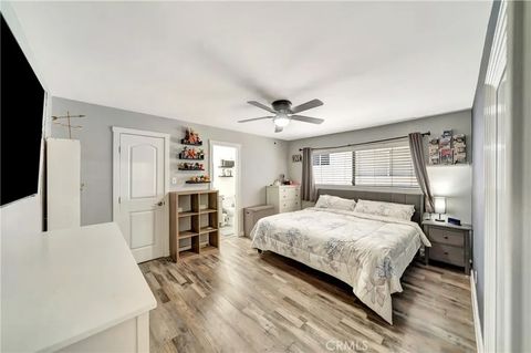 Tiny photo for 18601 Collins Street #D17, Tarzana, CA 91356 (MLS # SR25243162)