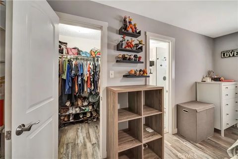 Tiny photo for 18601 Collins Street #D17, Tarzana, CA 91356 (MLS # SR25243162)