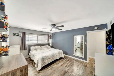 Tiny photo for 18601 Collins Street #D17, Tarzana, CA 91356 (MLS # SR25243162)