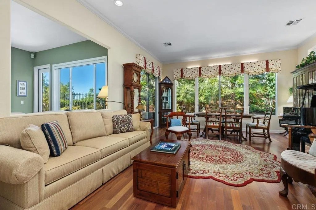 1689 Robin Place