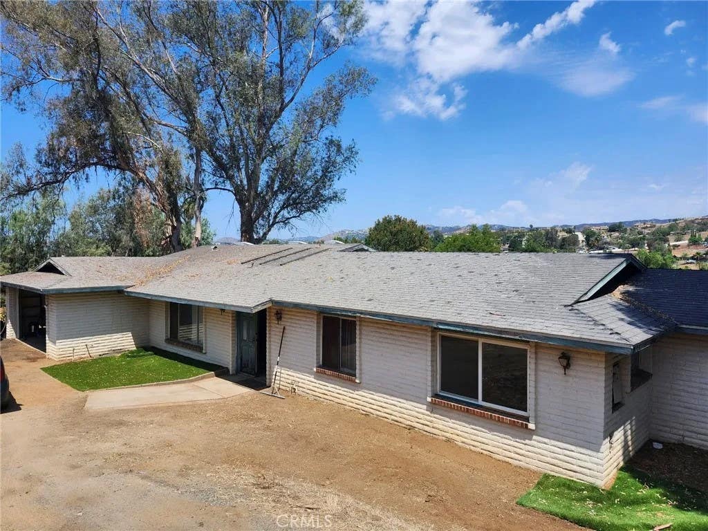 Photo of 925 Reed Terrace, Escondido, CA 92027 (MLS # SW26174664)