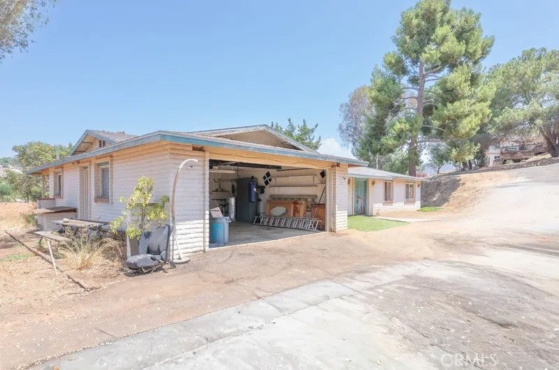 Photo of 925 Reed Terrace, Escondido, CA 92027 (MLS # SW26174664)