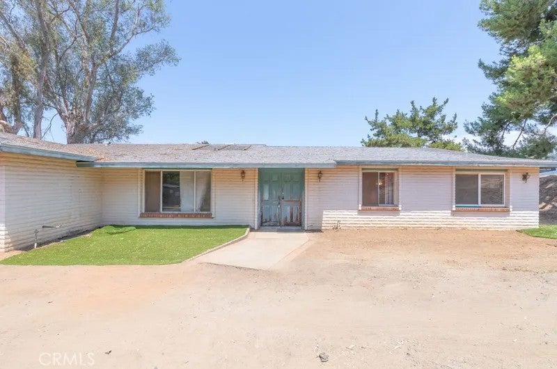 Photo of 925 Reed Terrace, Escondido, CA 92027 (MLS # SW26174664)