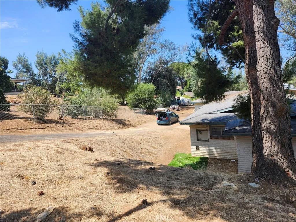 Photo of 925 Reed Terrace, Escondido, CA 92027 (MLS # SW26174664)