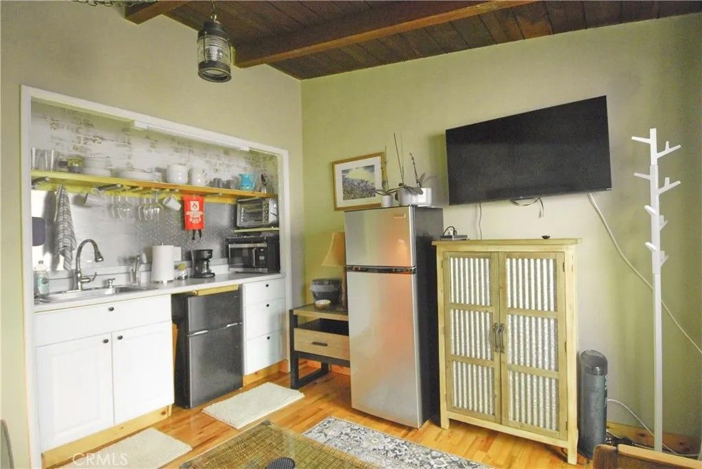 Photo of 545 1st Street #B, Manhattan Beach, CA 90266 (MLS # SB26075927)