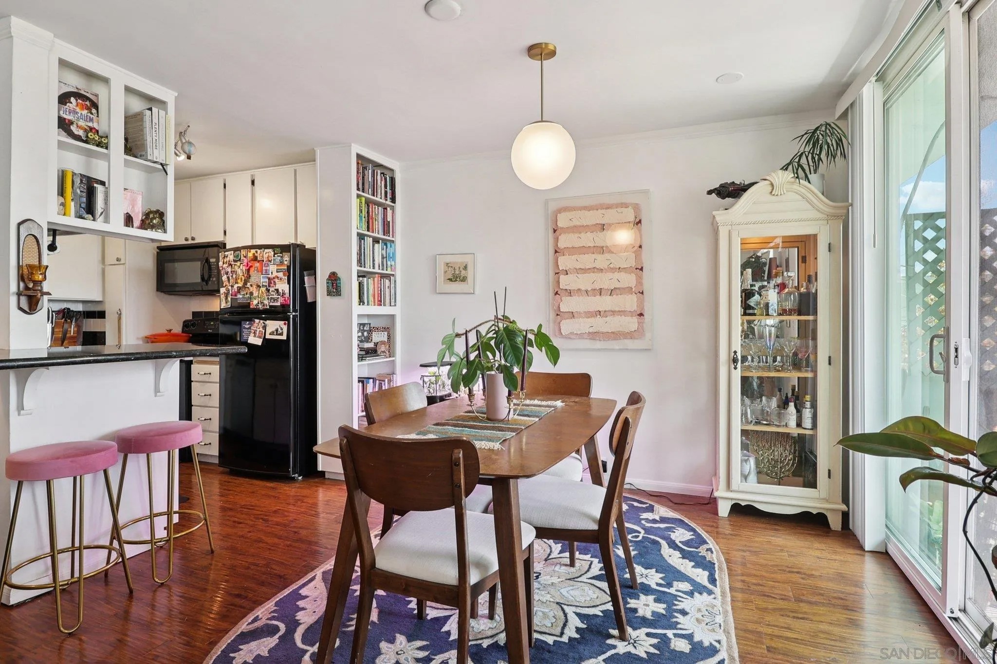 1907 Robinson Ave 105