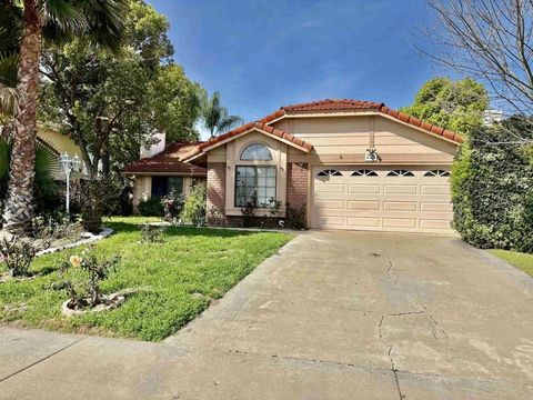 Photo of 45539 Gleneagles Court, Temecula, CA 92592 (MLS # NDP2602488)