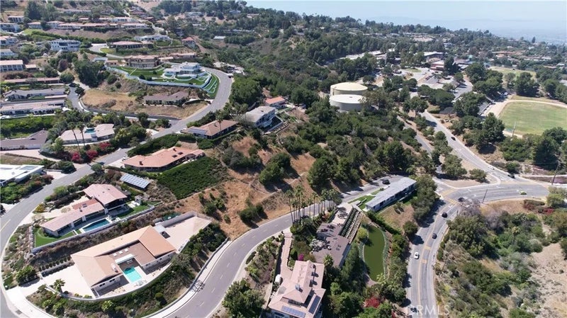1 Crownview
