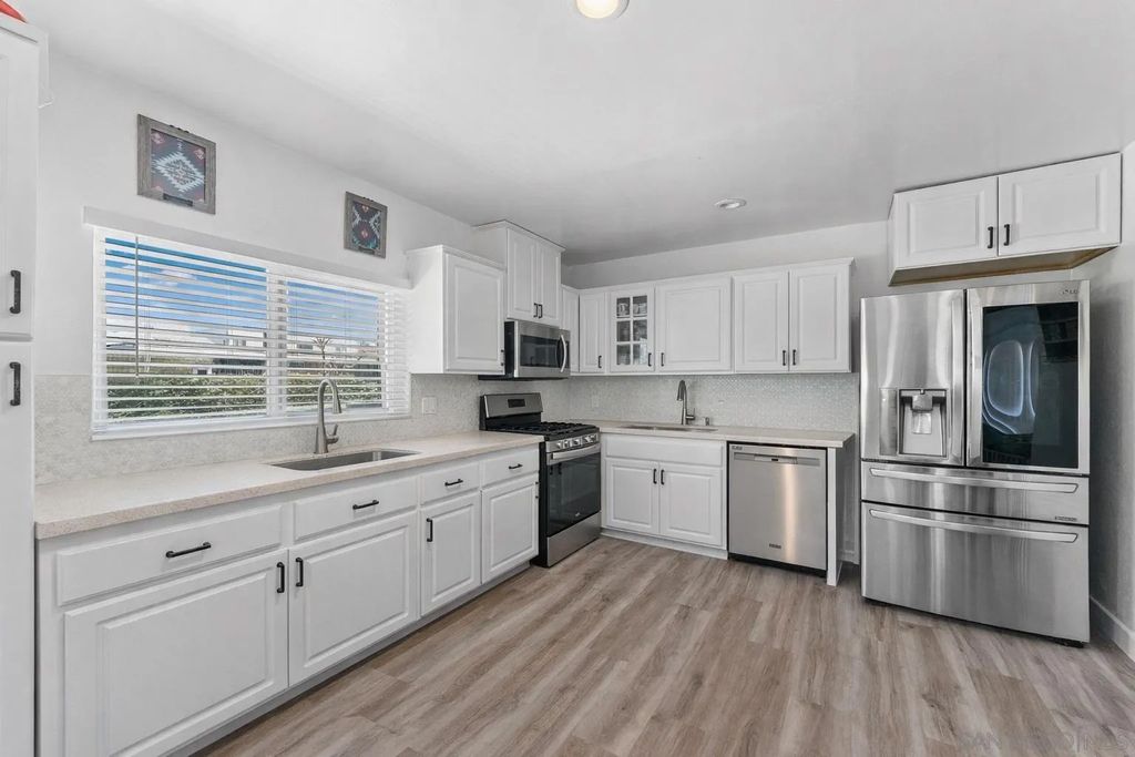 Photo of 829 11th St, Imperial Beach, CA 91932 (MLS # 250045968)