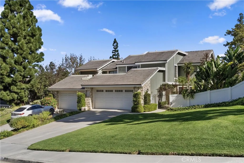 5810 E Mountain Loop