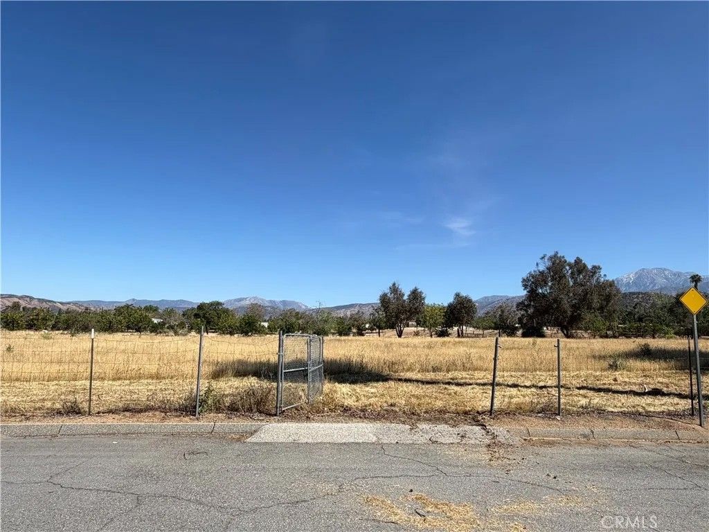 Photo of 35392 Mountain View, Yucaipa, CA 92399 (MLS # DW26079445)