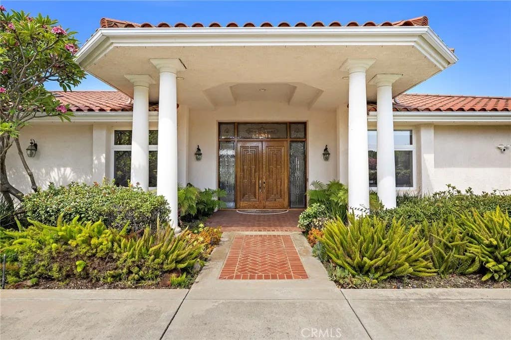 Photo of 647 tumble creek Lane, Fallbrook, CA 92028 (MLS # LG26182980)