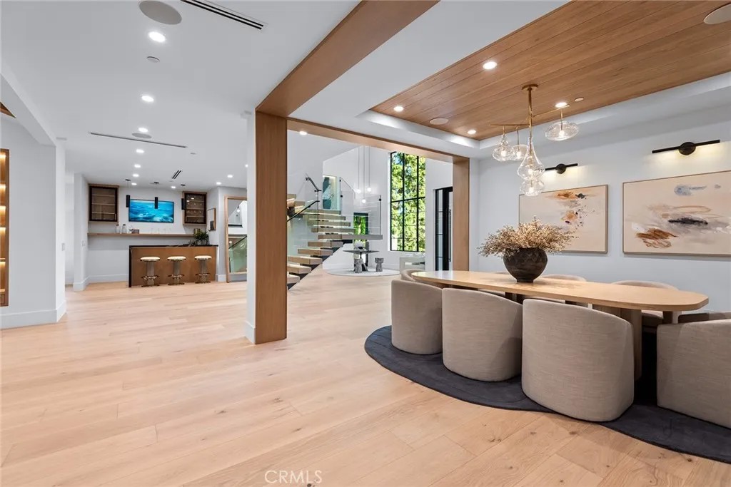 5461 PARADISE VALLEY Road