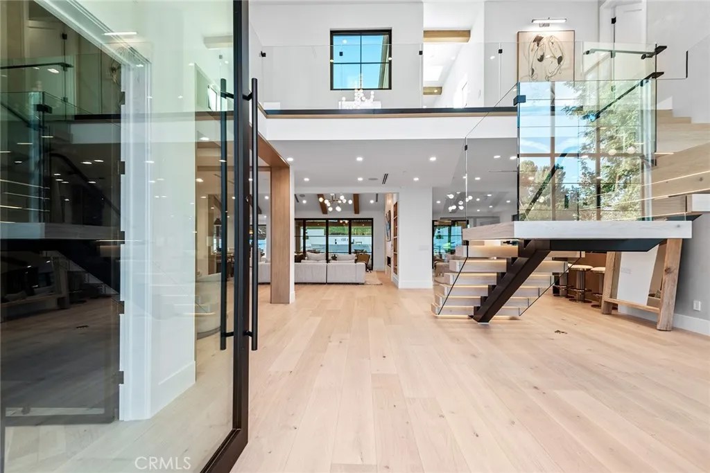 5461 PARADISE VALLEY Road