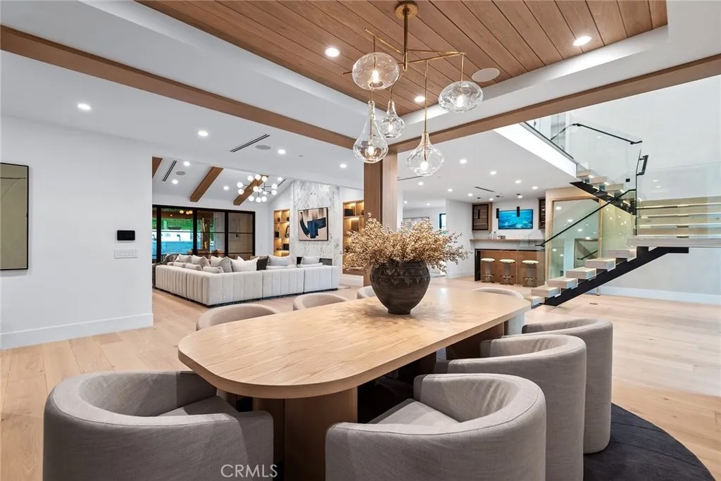 5461 PARADISE VALLEY Road