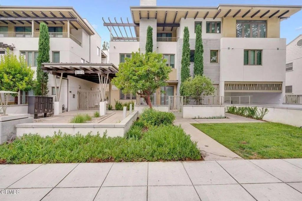 Photo of 239 S Marengo Avenue #106, Pasadena, CA 91101 (MLS # P1-25329)