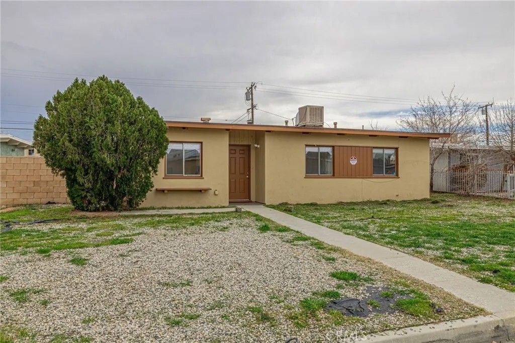 Photo of 1238 W Avenue H15, Lancaster, CA 93534 (MLS # SR26013482)