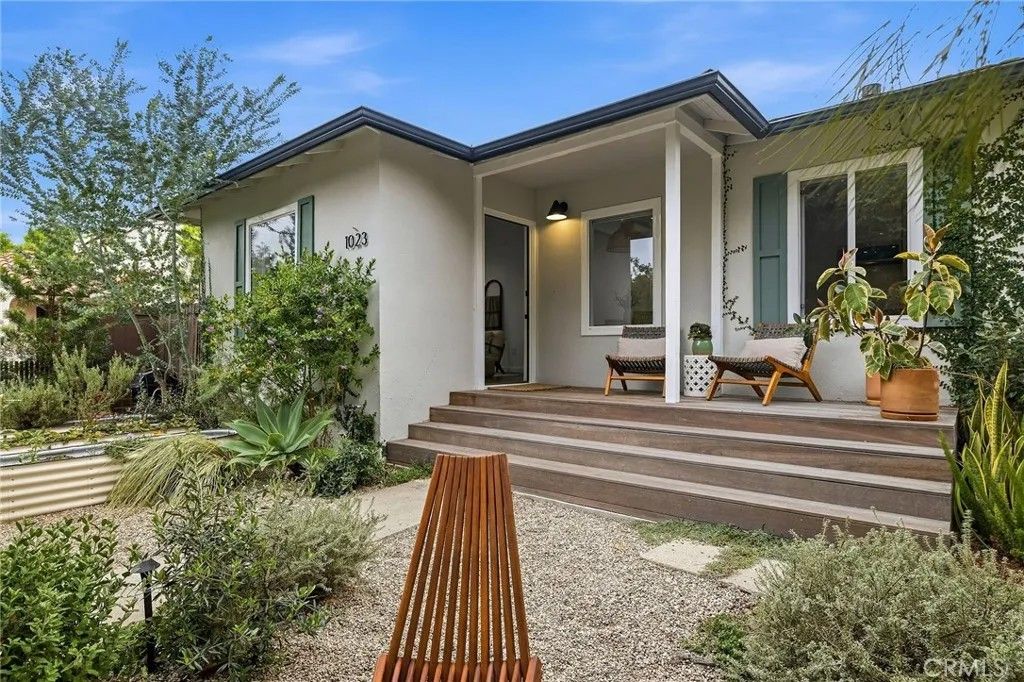 Photo of 1023 Acacia Ave, Torrance, CA 90501 (MLS # SB26021255)