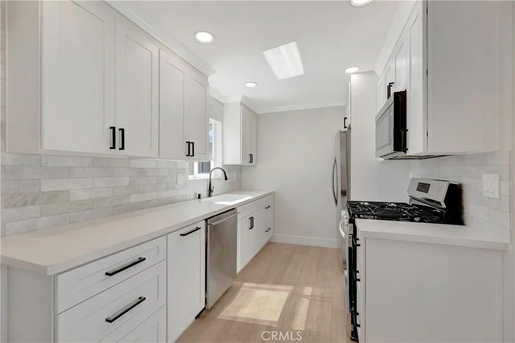 Photo of 209 13th Street #D, Huntington Beach, CA 92648 (MLS # OC25281908)