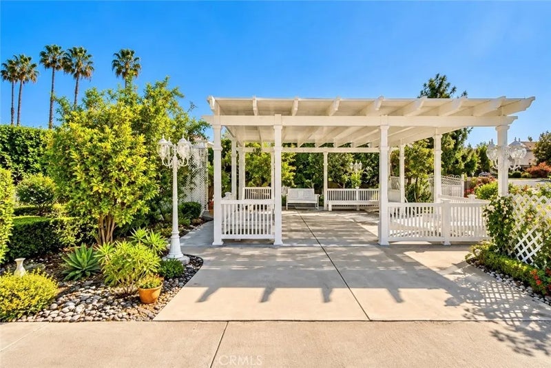 17841 Collins