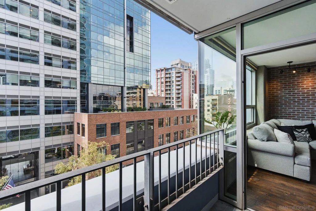 Photo of 321 Tenth Ave #606, San Diego, CA 92101 (MLS # 260006193)