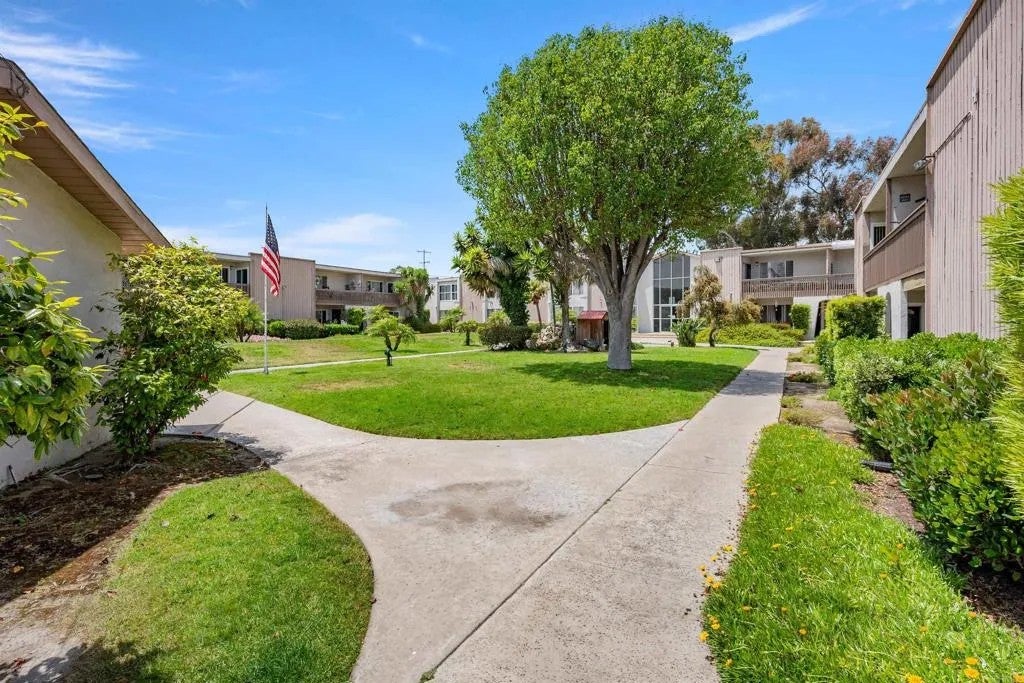 285 Moss Street 109