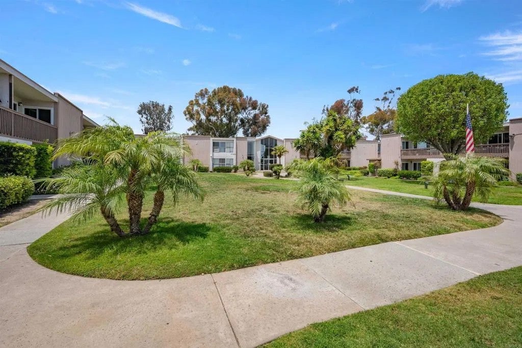 285 Moss Street 109