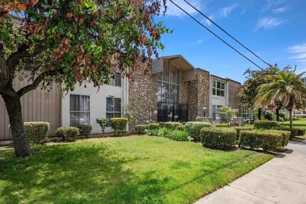 285 Moss Street 109
